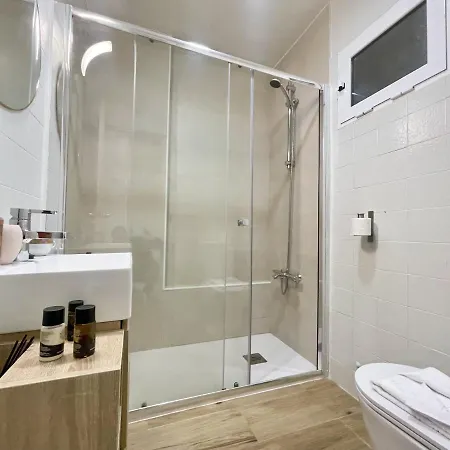 דירה Cozy And Modern Studio בנידורם