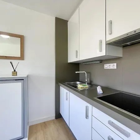 Cozy And Modern Studio דירה *